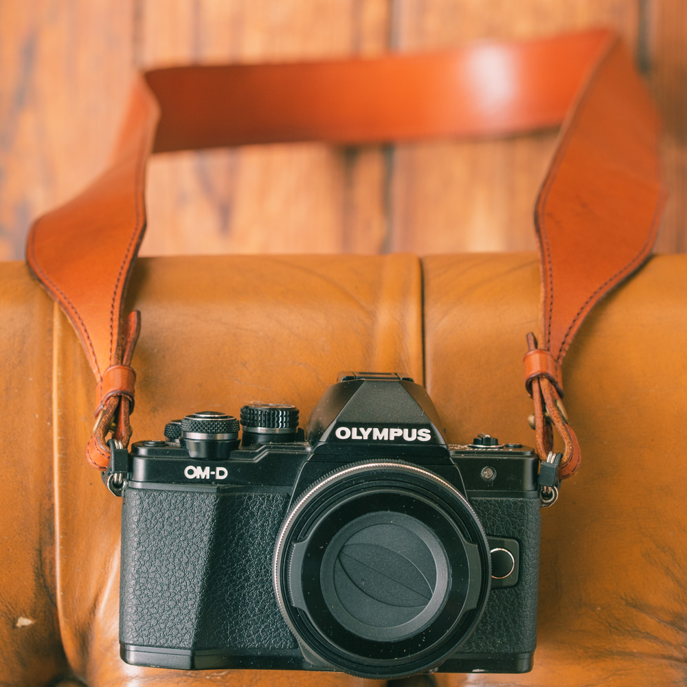 一体型カメラストラップ 国産ステアハイドレザー 【dete】