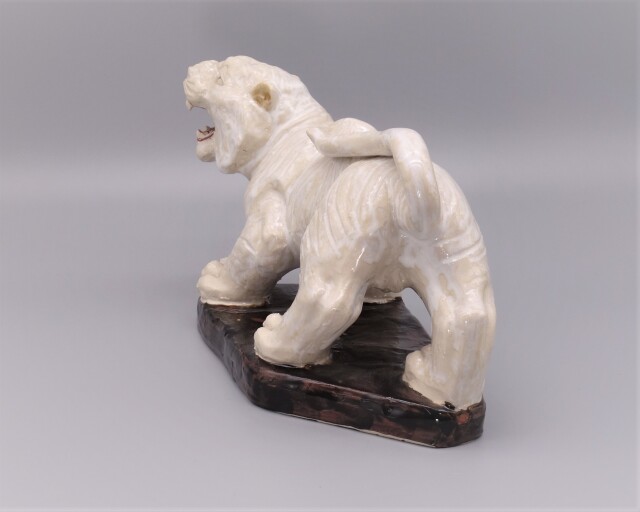 九谷焼 陶彫置物 虎 [ 乾甌窯初代 宮本知忠 ]