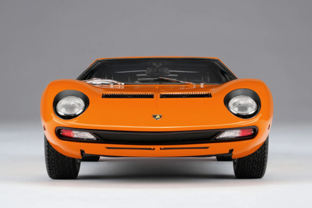 お取り寄せ商品】 Amalgam M6010 1/18 Lamborghini Miura P400 Arancia