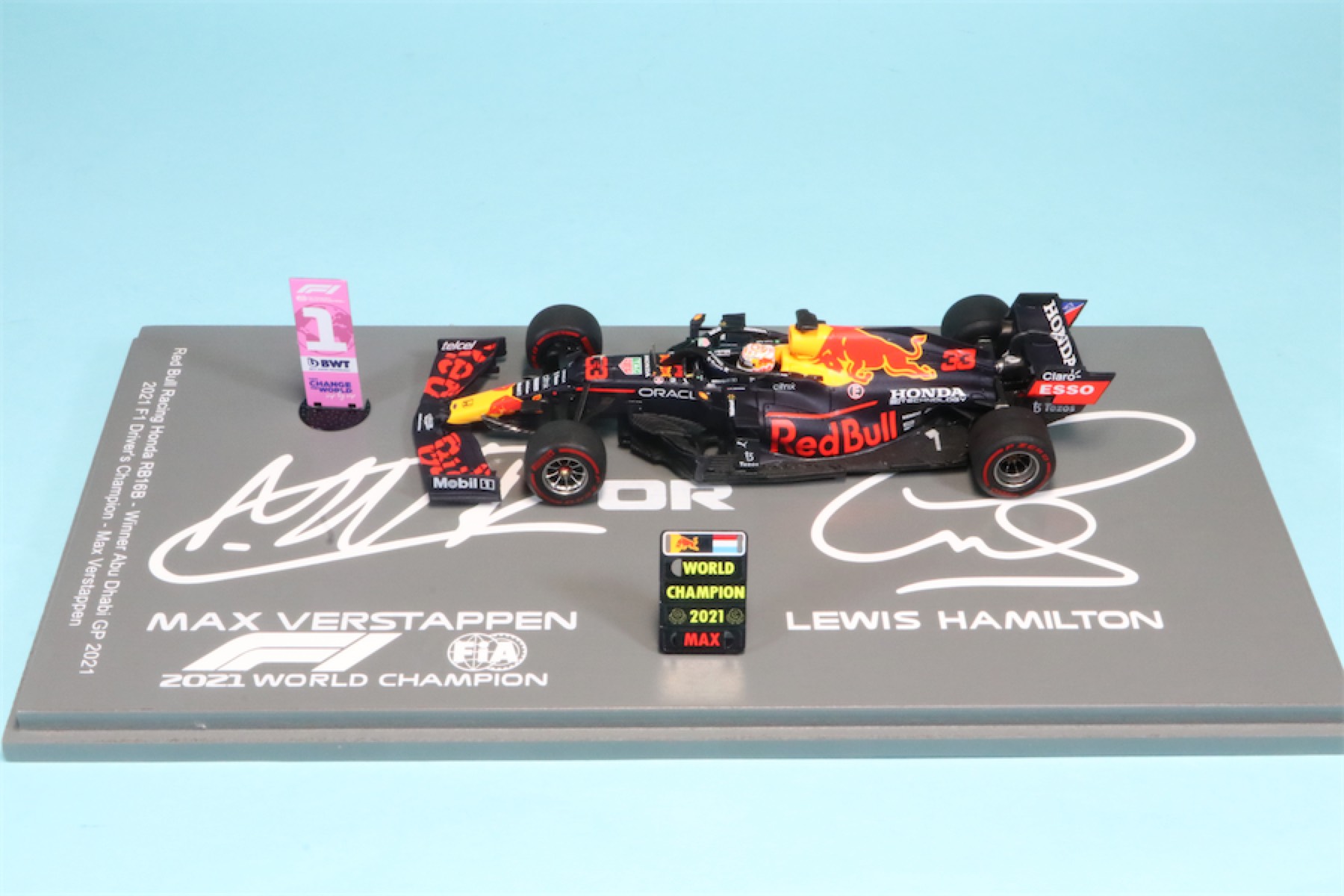 スパーク 1/43 レッドブル RB16B アブダビGP 2021 Winner M