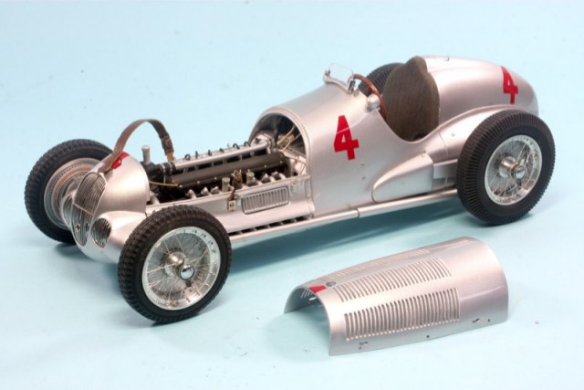 CMC 1/18 メルセデス ベンツ W25 アイフェルレンネン(ニュルブルク