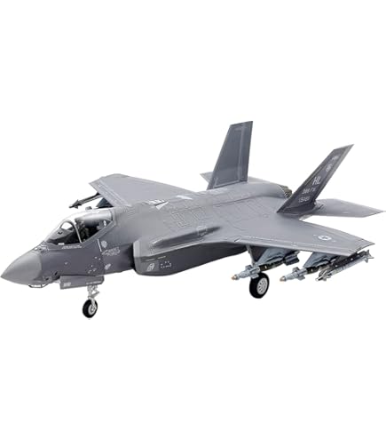 Amazon.com: Hasegawa 1:72 Scale F-35A Lightning II Model Kit