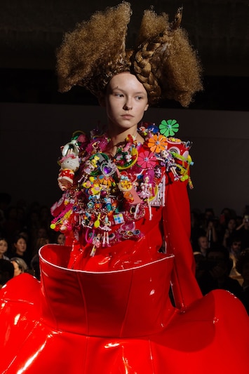Comme des Garçons tags PFW with multidimensional graffiti