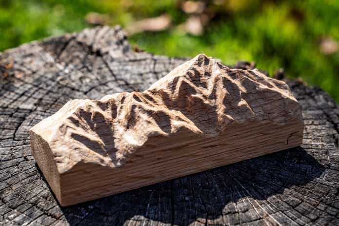 アウトドアで働く人】“名もなき山”を彫り出す、イッカクモザイクのモノ