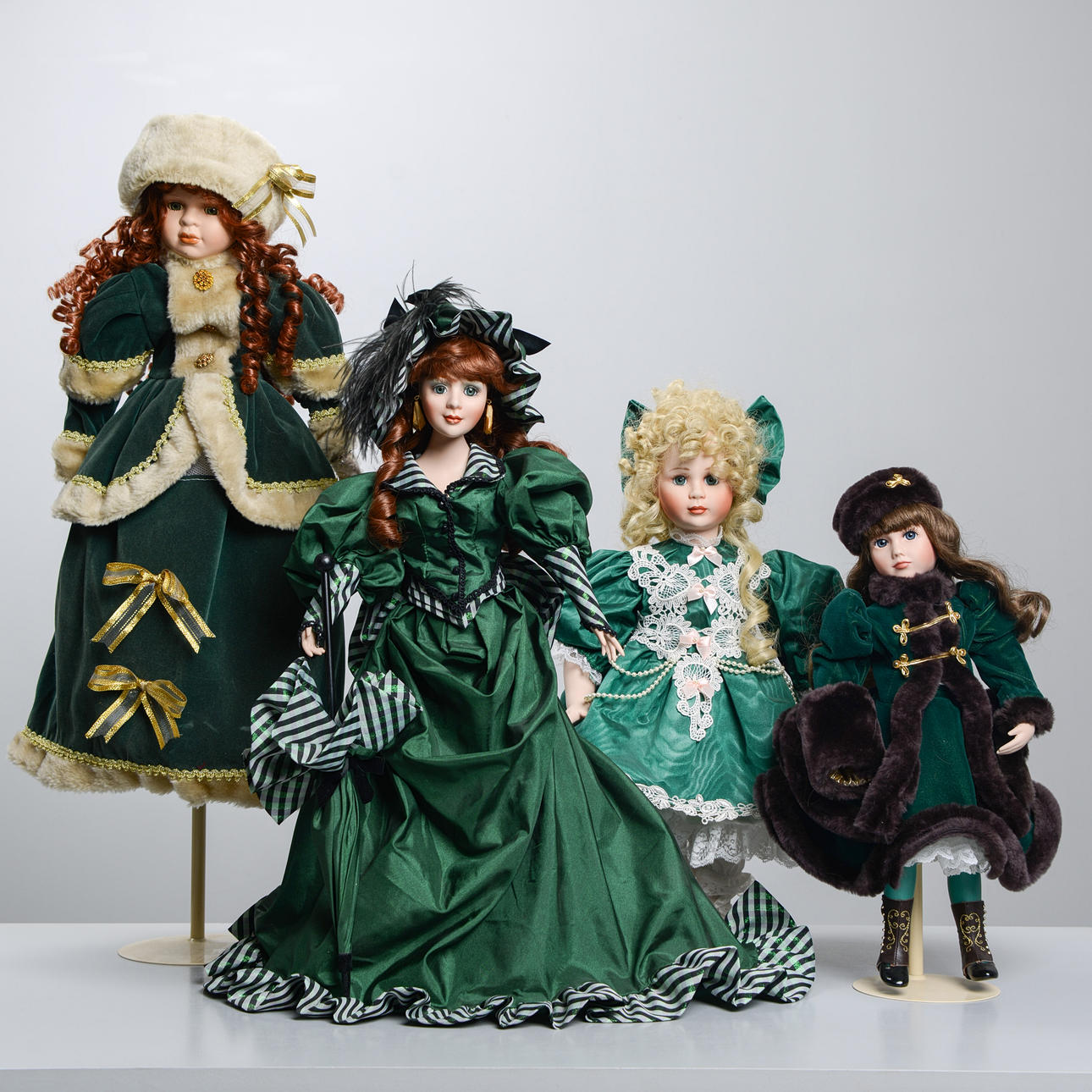 Four porcelain dolls, Franklin Heirloom Dolls, second part of the
