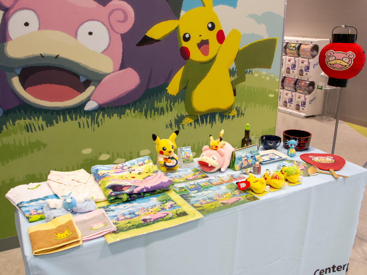 ポケモンセンターとのコラボグッズの数々 讃岐ちょうちんや丸亀うちわ