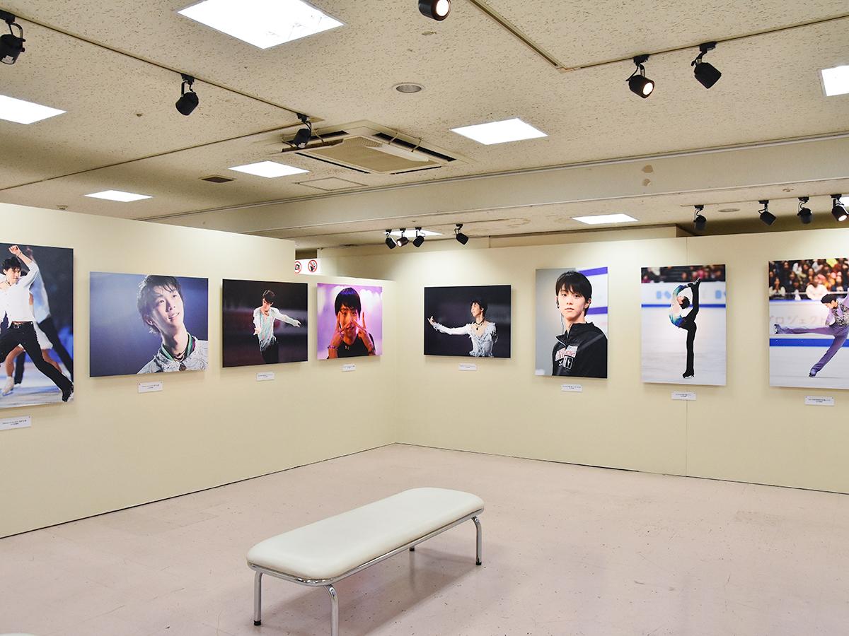 仙台・藤崎で「羽生結弦展」 報道写真中心に制服姿など100点超、限定