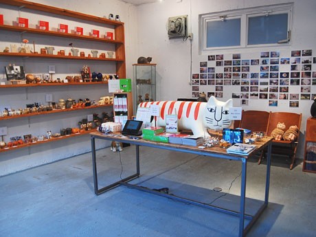 渋谷・神南に人気陶芸家リサ・ラーソンさんの限定店－「ネコノカメラ