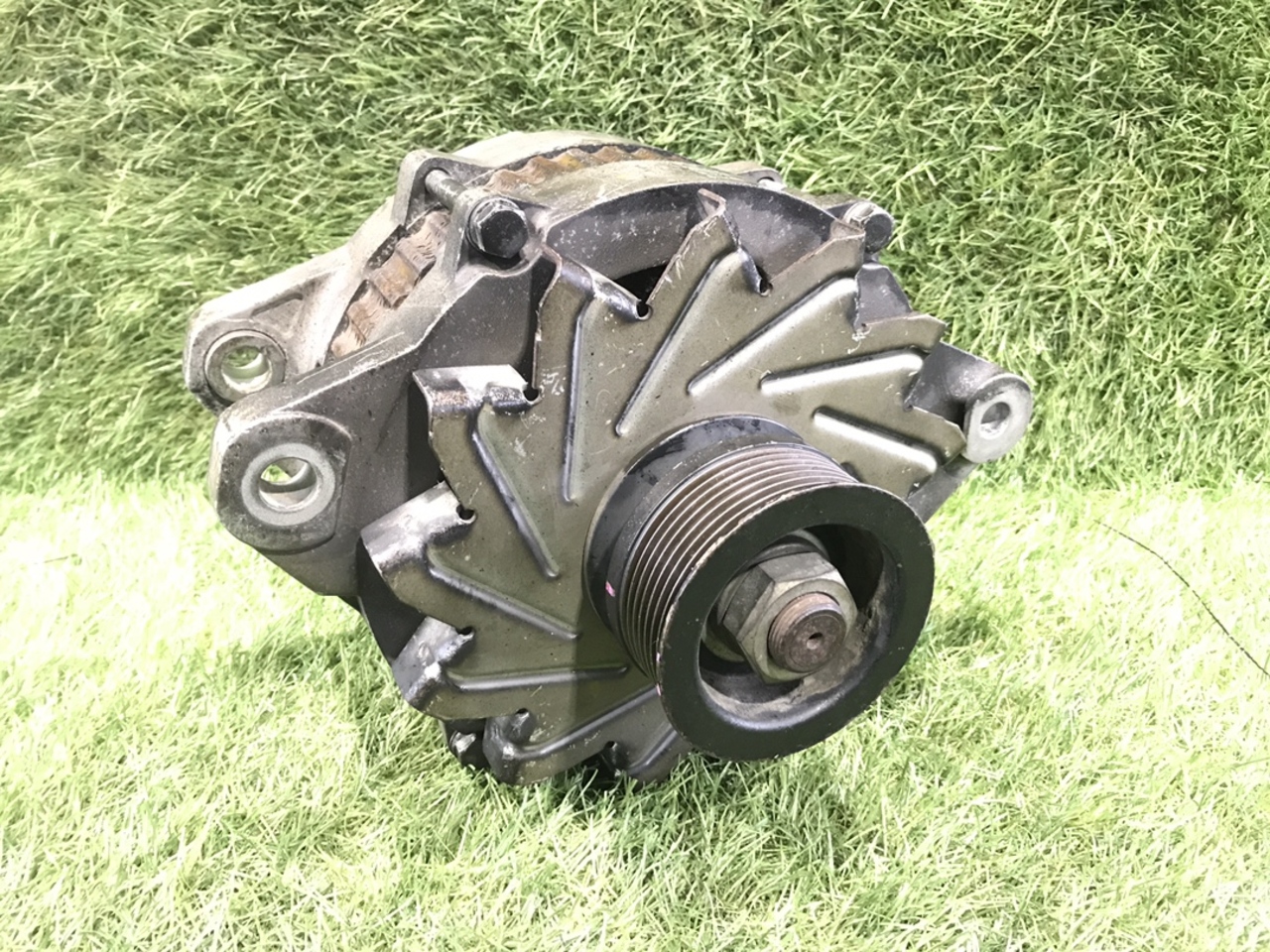 中古 いすゞ オルタネーター (ダイナモ/ジェネレーター) H27年