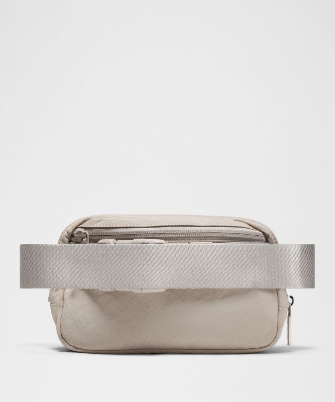 Everywhere ベルトバッグ 1L | バッグ | Lululemon JP