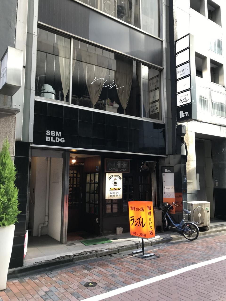 カフェ・ド・ランブル（コーヒー専門店） | MEQQE（めっけ）