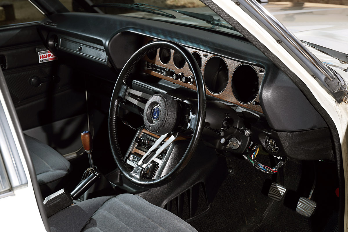 ケンメリ最終モデルのワンオーナー車【2】豪華装備の4ドアセダンは