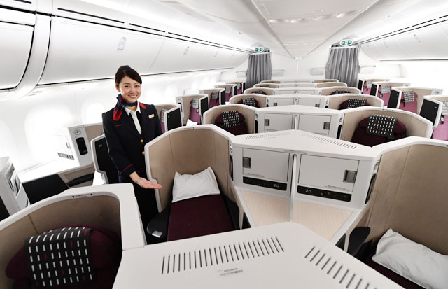 JAL「787-9」、足もと立体交差の新ビジネスクラス｜ニュースイッチ by