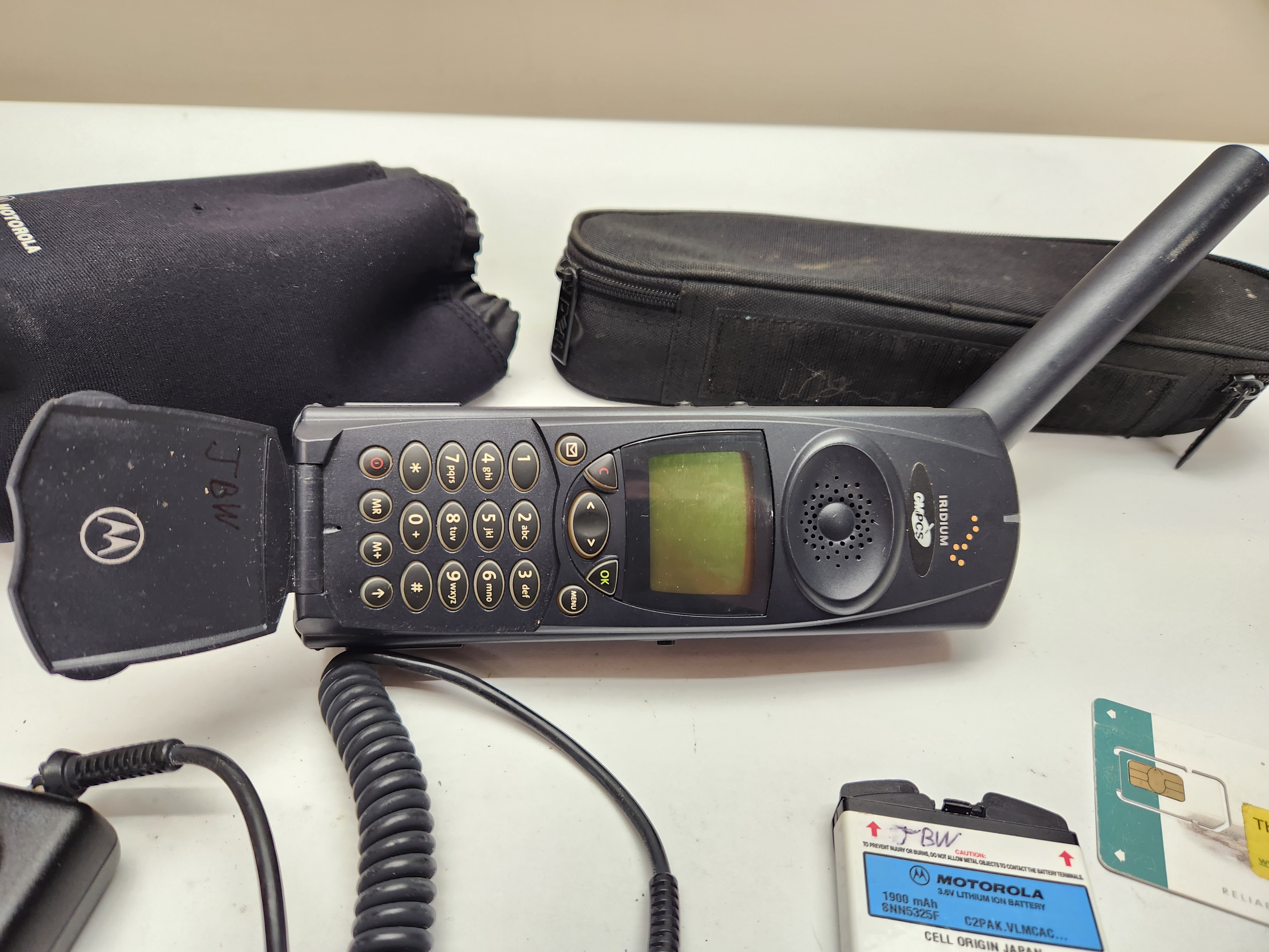 MOTOROLA IRIDIUM 9500 SATELLITE PHONE | Proxibid
