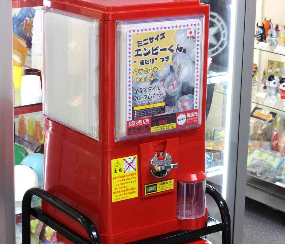 エンビーさんより エンビーくんがミニソフビになったガチャポン入荷
