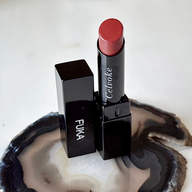 2023春コスメ】Celvoke アラウズリップス 05ブリックブラウンを