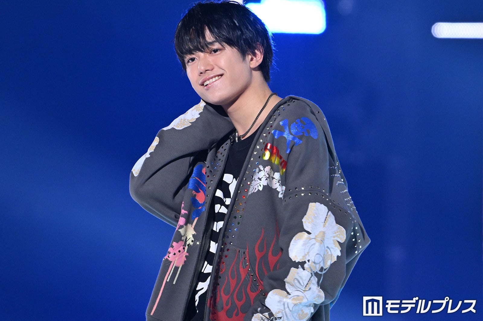 AmBitious永岡蓮王、ウインク＆投げキス…アイドルオーラ全開で登場