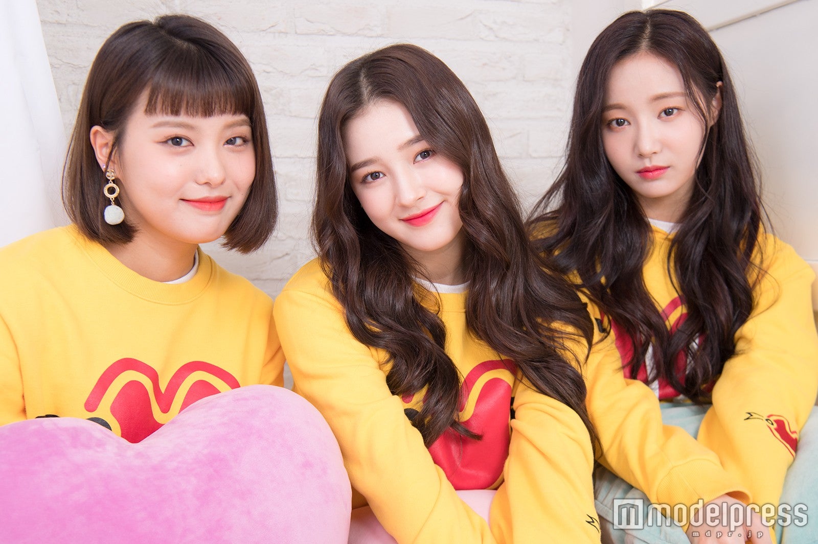 MOMOLAND（モモランド）私物コスメ公開で“美の秘訣”に迫る スキンケア