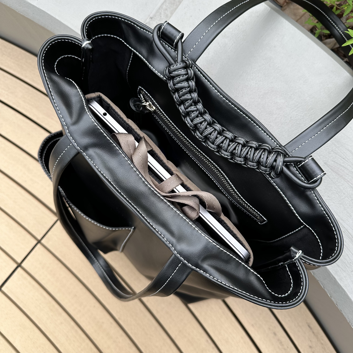 A4・ノートPCもすっぽり収納！ 【SAGAN VIENNA （サガン ヴィエンナ