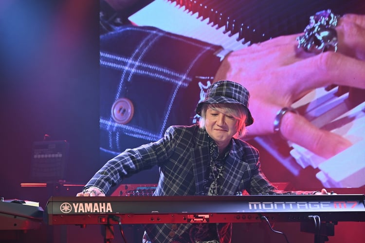 浅倉大介、ヤマハ新製品発表会でアナログシンセの楽しさ熱弁