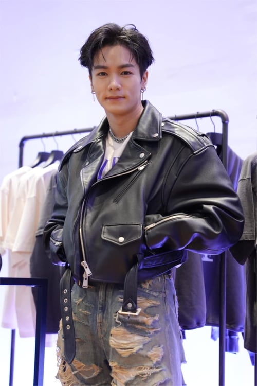 川村壱馬、レザーライダースを着て「TAKAHIROさんとバイクに乗って旅行