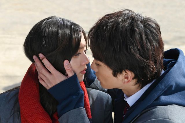 新川優愛＆町田啓太が制服姿でキス…「ギルティ」新ビジュアル