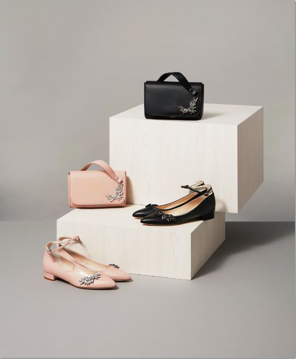 FOXEY」の新作小物で極上のエレガントを完成! | CLASSY.[クラッシィ]