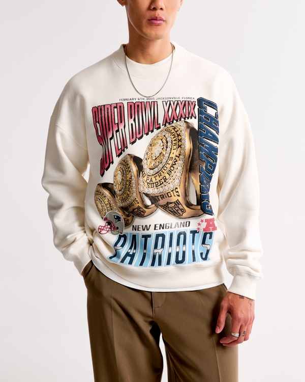 Men's New England Patriots Graphic Crew Sweatshirt | Men's Tops
