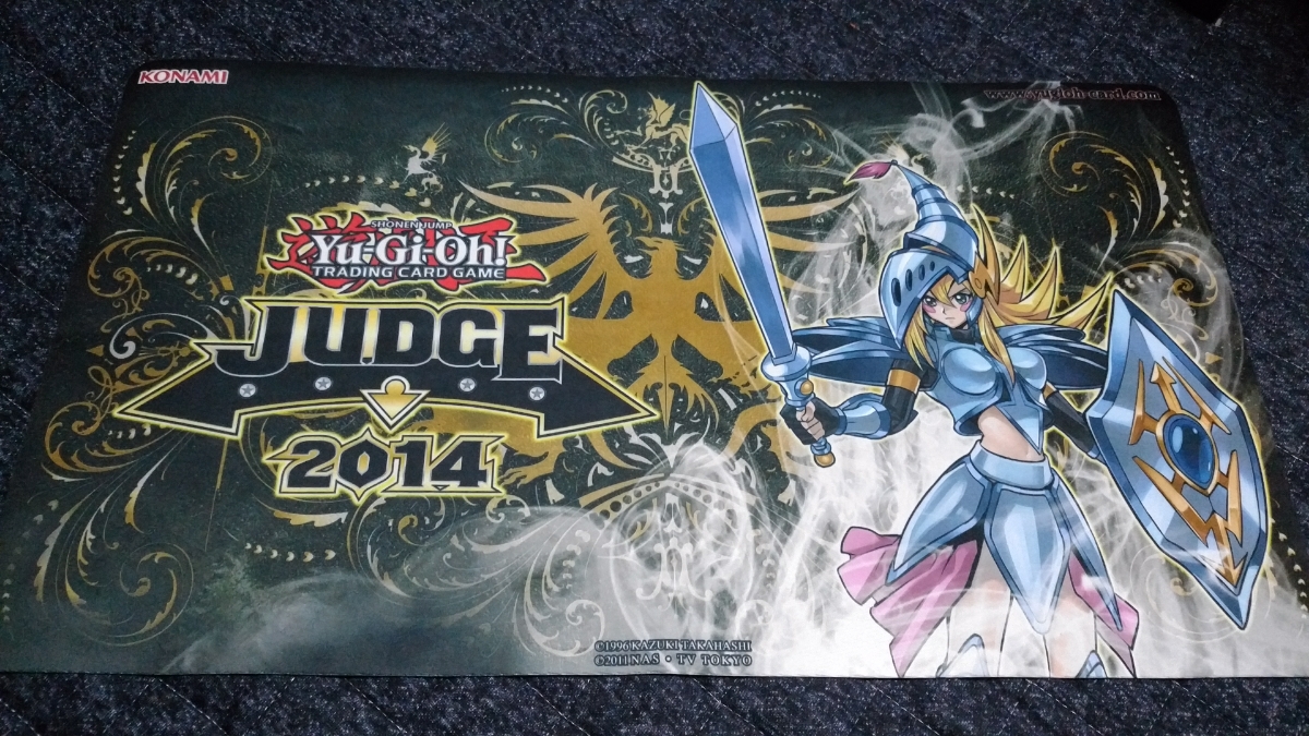 遊戯王 プレイマット JUDGE 2014 竜騎士ブラックマジシャンガール