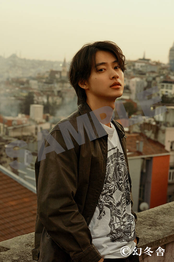 9月7日発売、山﨑賢人15周年記念写真集、表紙とタイトルが決定！ | 幻冬舎