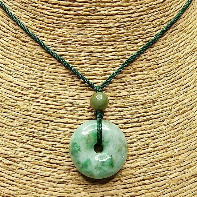 レア色陽緑入りひすい本翡翠丸平安扣ペンダントネックレス天然石