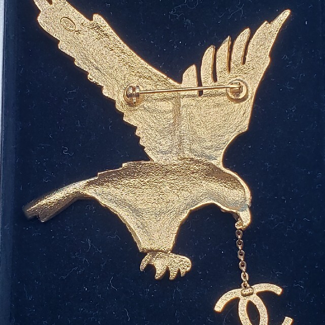 coco様専用 シャネル イーグル ブローチ レア 未使用の通販 by ジョーs