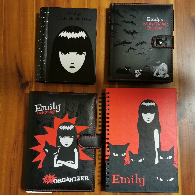 Emily the Strange エミリーザストレンジ ノート ステッカーの通販 by