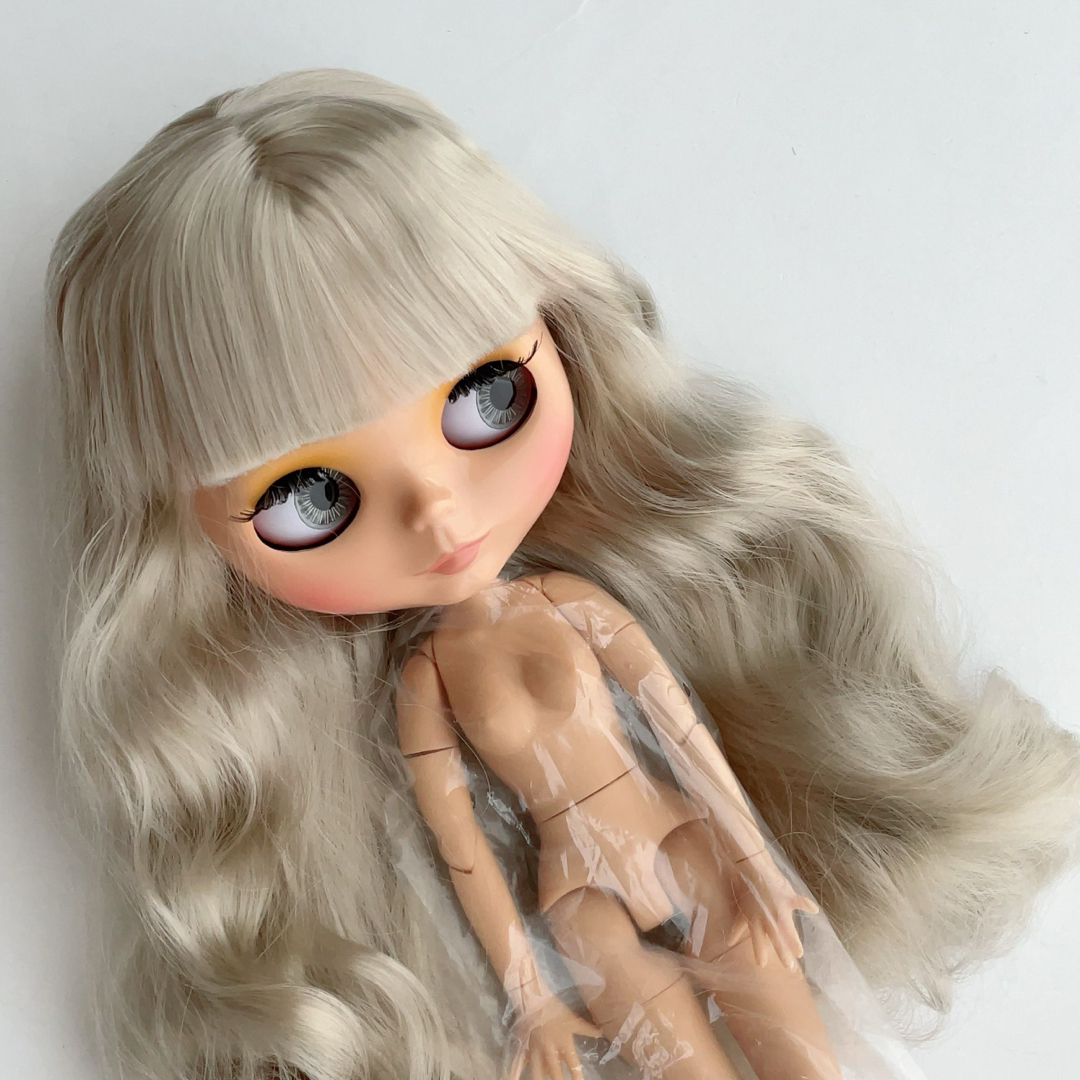 セール！アイシードール シルバーブロンド タン肌の通販 by Lilly's