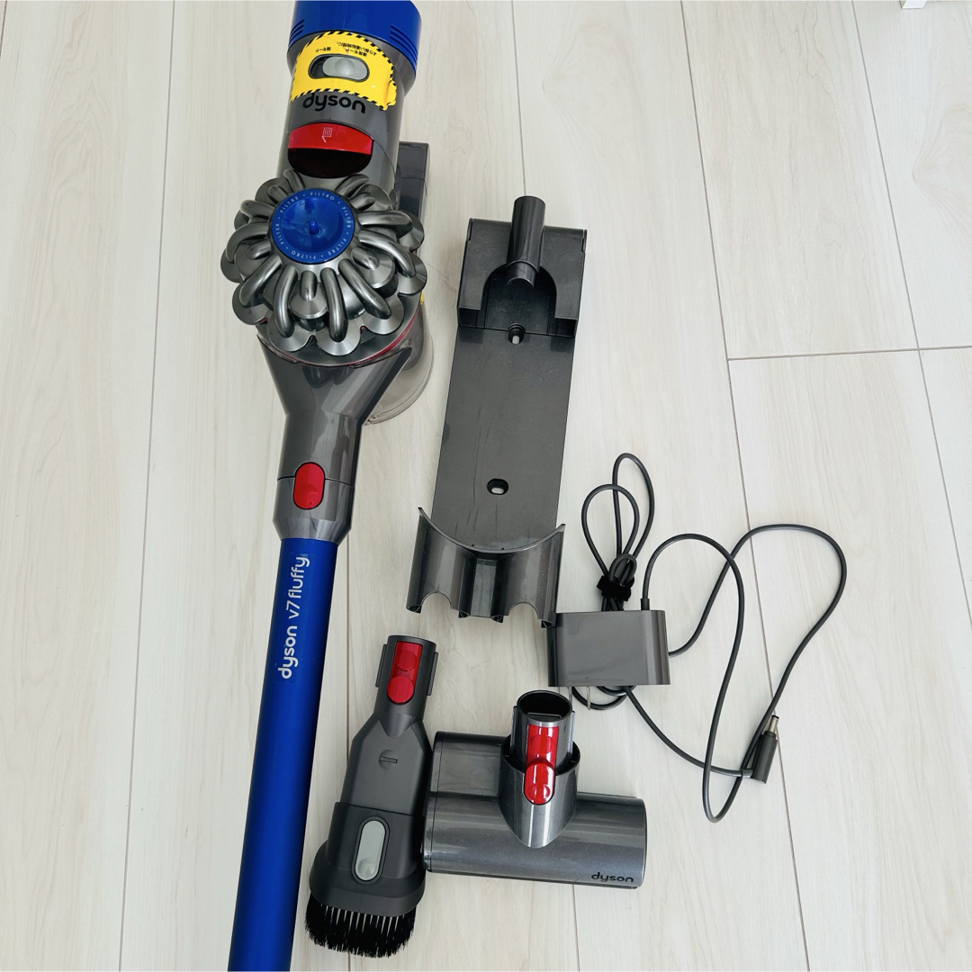 Dyson - すぐに使用可 Dyson v7 fluffyの通販 by N's shop｜ダイソン
