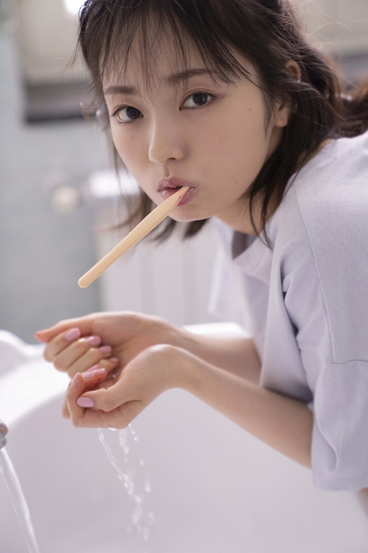 今泉佑唯ソロ写真集 誰も知らない私【Loppi・HMV限定カバーVer