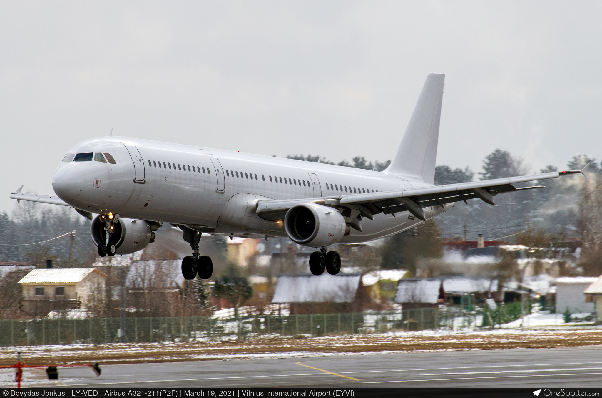 VT-IKX IndiGo Airbus A321-211(P2F), MSN 3334 | OneSpotter.com