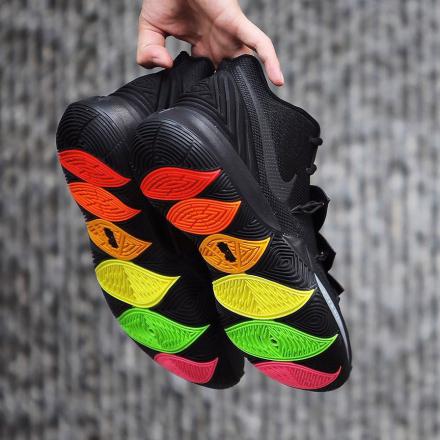 国内9月1日発売予定】ナイキ カイリー 5 EP ブラック/ブラック-マルチ