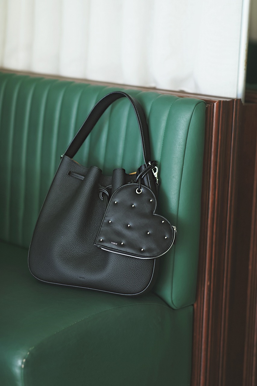 大人気ブランドとコラボ！】STORY12月号増刊はバッグにつけてパッと