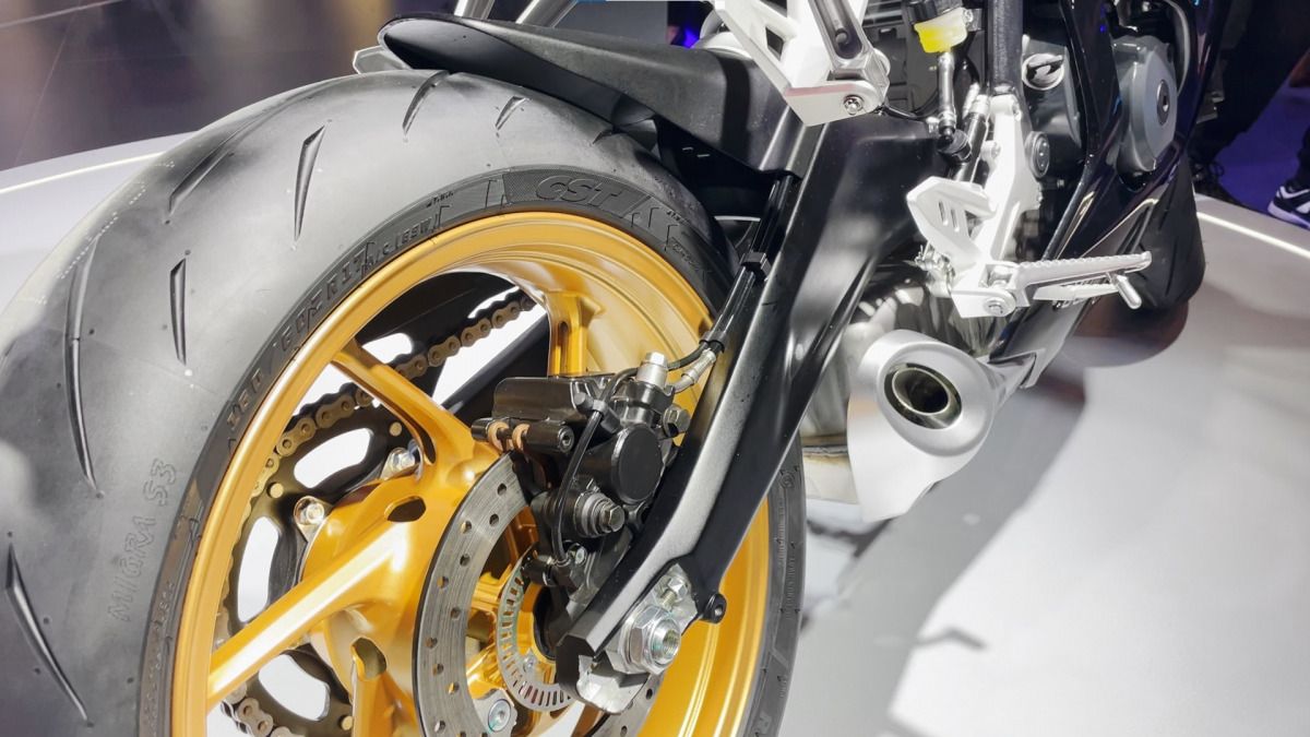 ZX-4Rのライバル！？ 75PSの4気筒400cc、KOVE 400RRが6月に発売