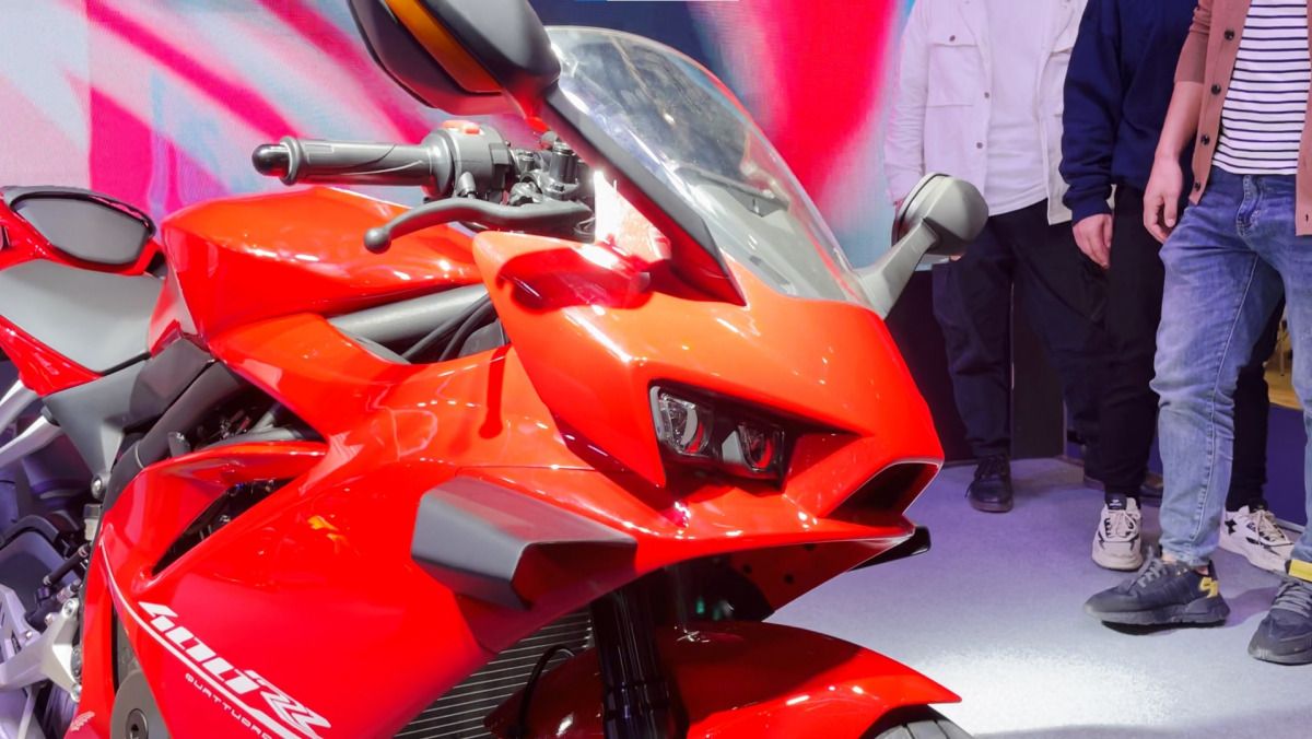 ZX-4Rのライバル！？ 75PSの4気筒400cc、KOVE 400RRが6月に発売