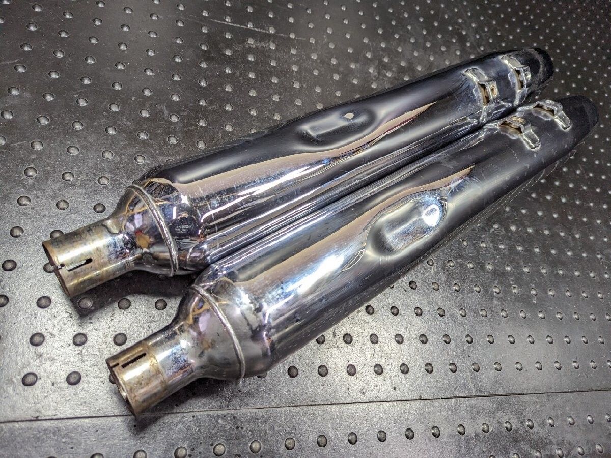 FLTRX1580 サイレンサーマフラー 左右 65748-09/65949-09 ハーレー