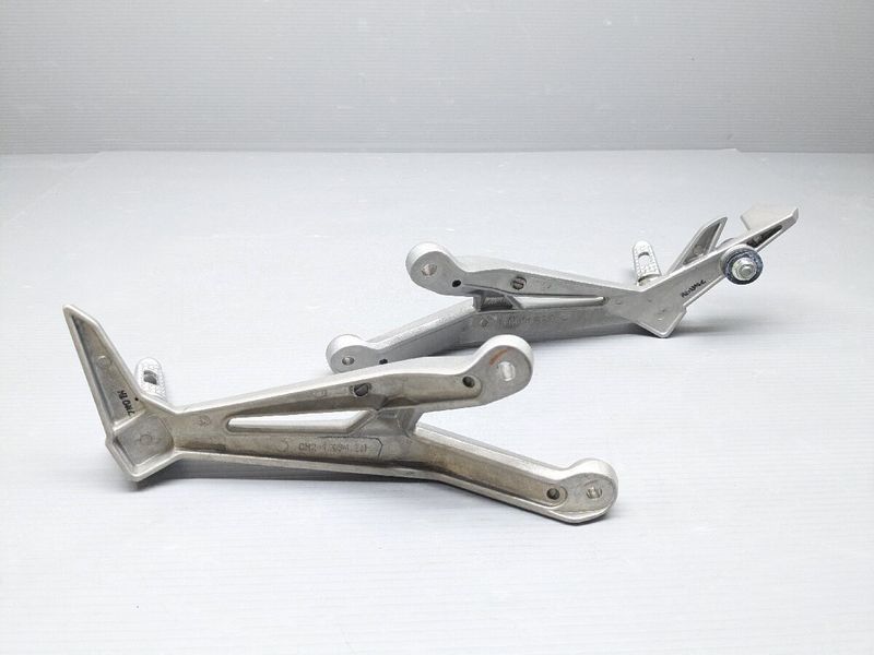 ウェビックガレージセール | ☆CBR250RR MC51 純正 ステップ 左右 K64