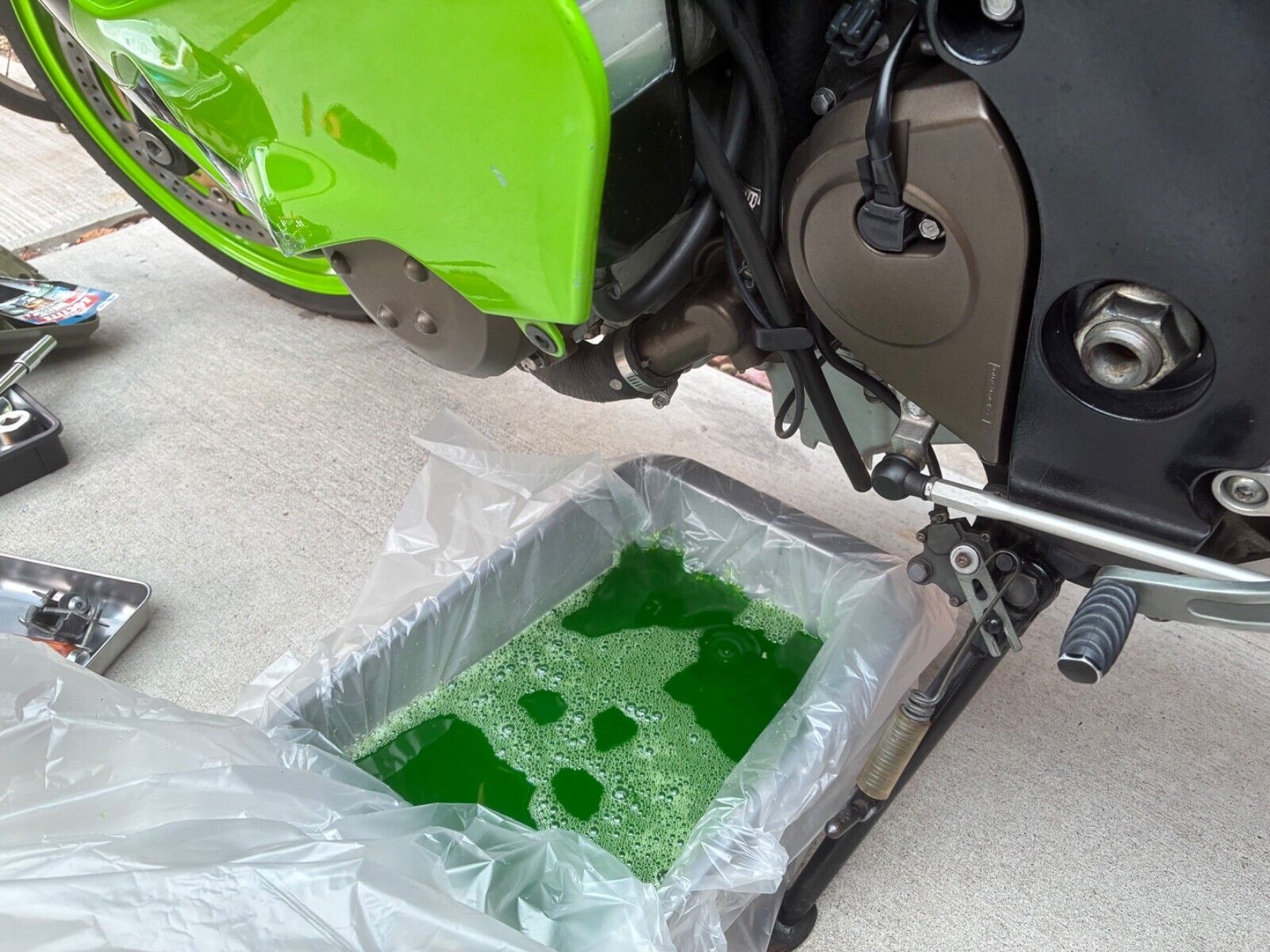 KAWASAKI ZX-9R「[ZX-9R]サーモスタット交換」 | ウェビックコミュニティ