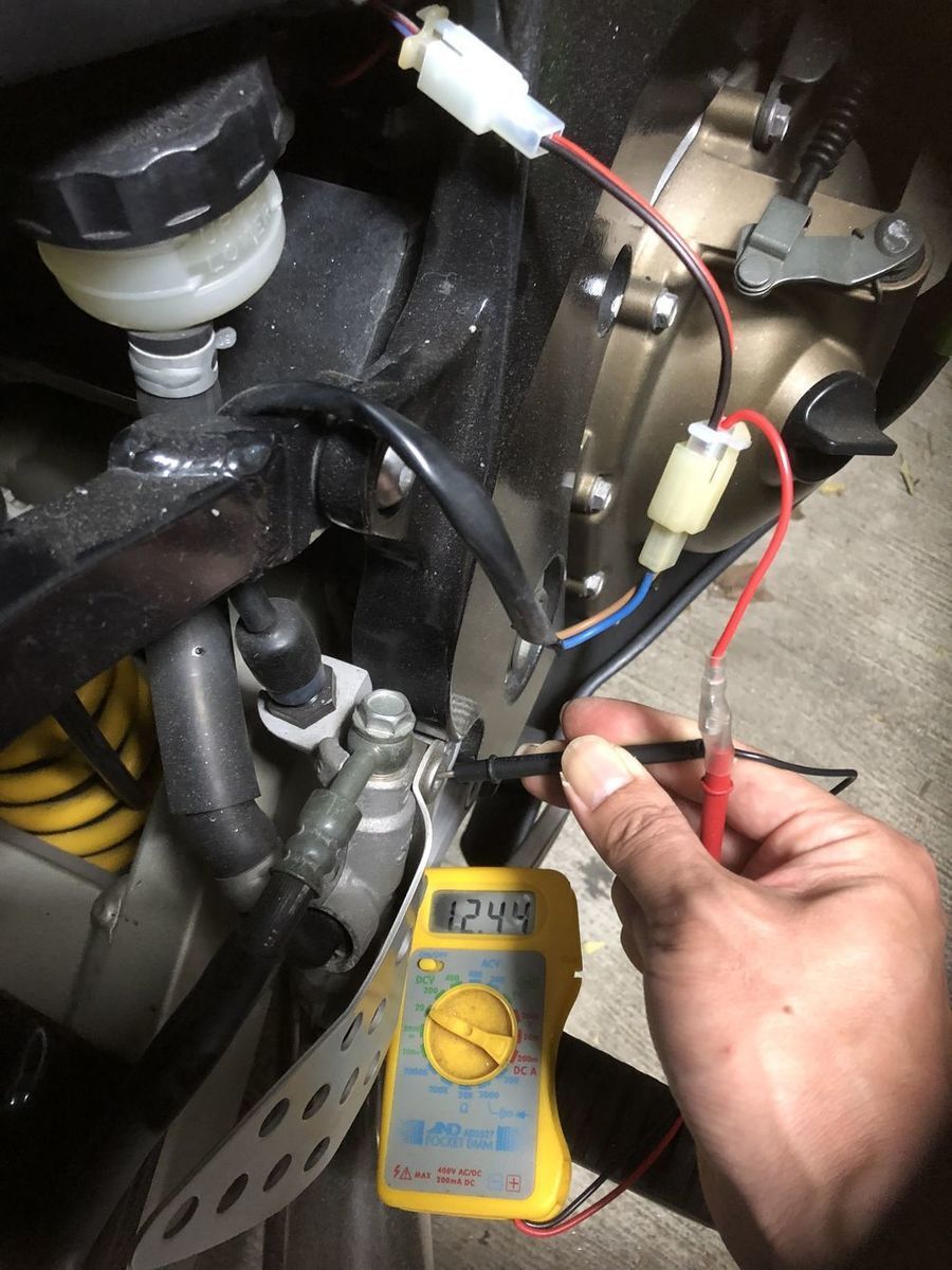 KAWASAKI ZX-9R「[ZX-9R]アクセサリー用リレー取り付け」 | ウェビック