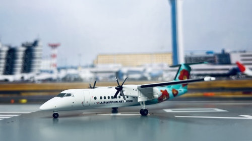 Hogan 1:200 Bombardier Dash 8-300 ANA 全日空DH28017 JA801K 图片和