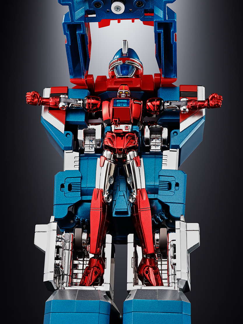 超合金魂『GX-40SP 六神合體雷霆王CHOGOKIN 50th Ver.』施以電鍍加工的