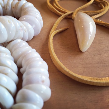 cocoloba 自然素材アクセサリー :クジラの歯 ♪