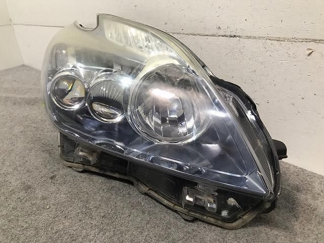 プリウス ZVW30 純正 前期 右ヘッドライト/ランプ レベライザー LED