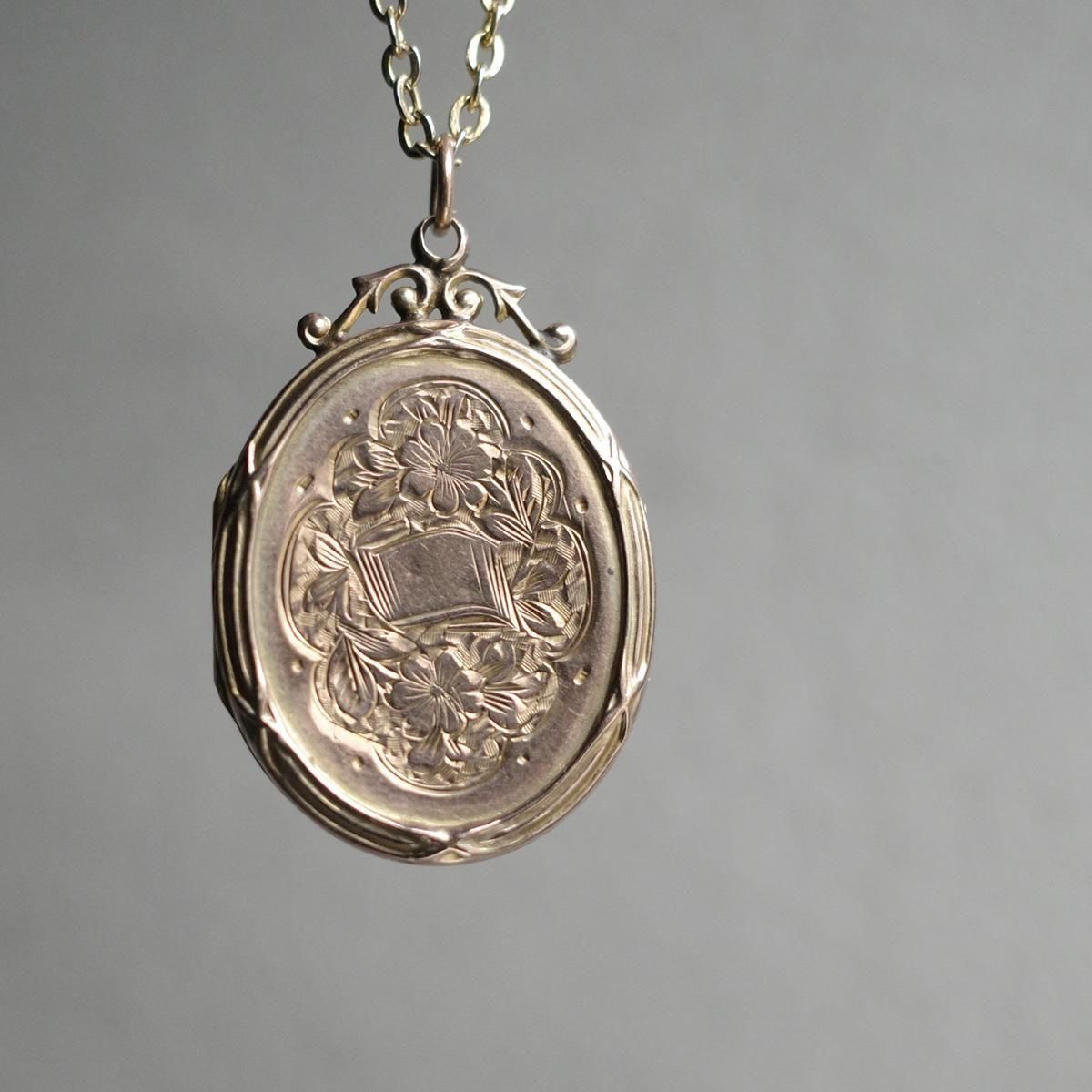 ヴィクトリアン メタル ロケット ペンダント ネックレス（Victorian